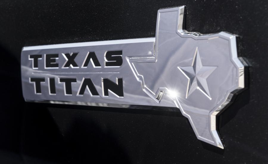 Логотип Nissan Texas Titan Crew Cab 2016 года  (фото 14 из 20)